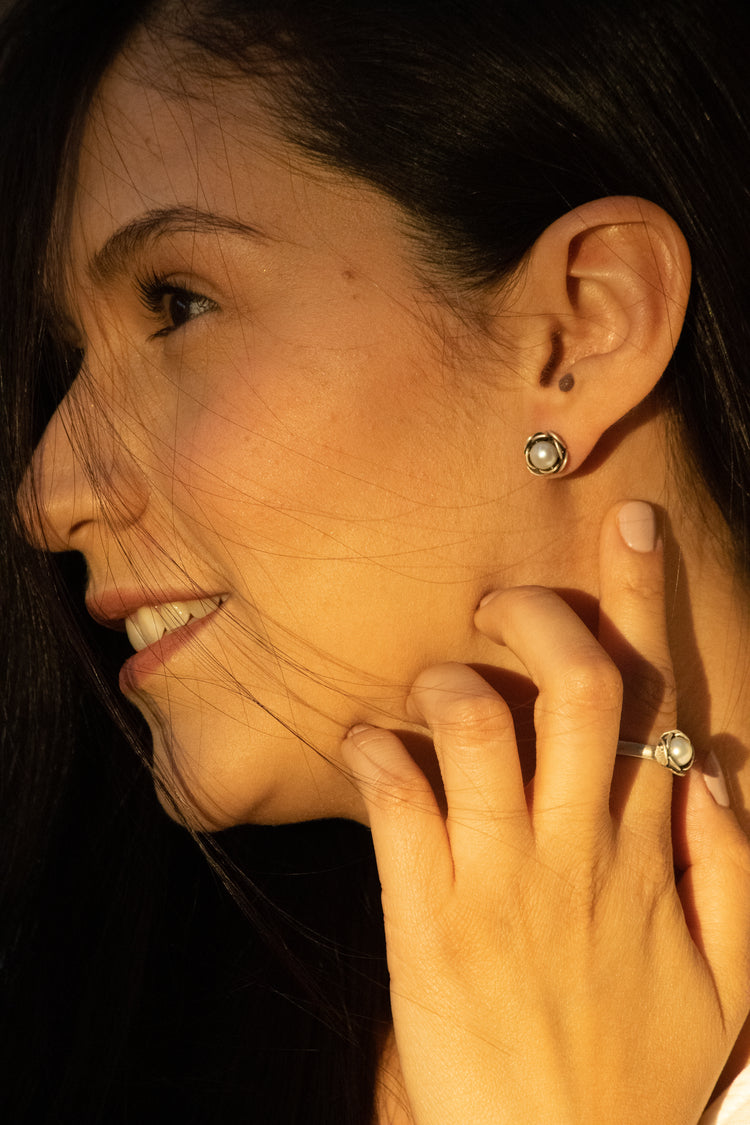 Arete de plata 925 elaborado con materiales sustentables. Joyería de autor en plata 925, de joyería mexicana.