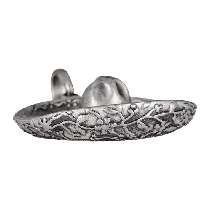 Colección Viva México de Eva Carrillo Joyas, dije en plata 925 con forma de sombrero de charro, mariachis de México. Joyería artesanal.