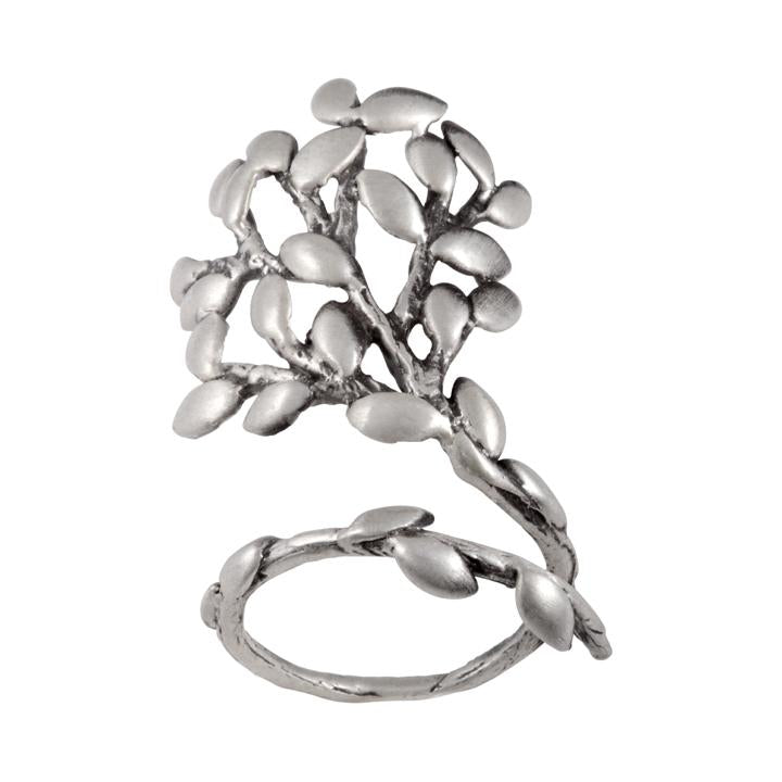 Anillo de plata 925 abierto y ancho, con forma de hojitas en racimo. Anillo ajustable hecho a mano 100% artesanal. Joyería de autor Eva Carrillo.