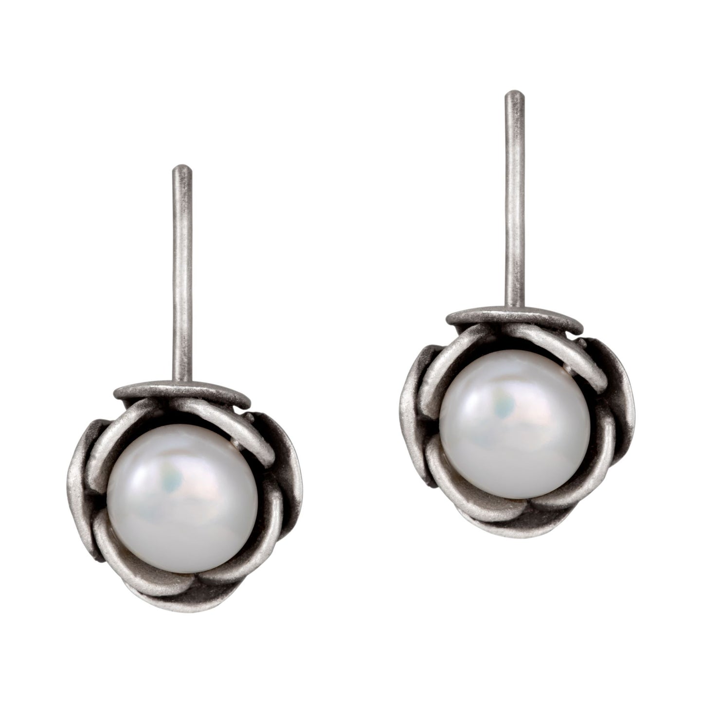 Par de aretes de plata 925 con arillo en forma de flor con perla en el centro. Aretes de diseño de autor en plata 925. Joyería mexcana.