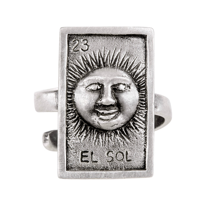 Anillo El Sol en plata 925, creación para la colección viva México de Eva Carrillo Joyas. Hermoso anillo en plata hecho 100 por ciento a mano, de origen mexicano que representa su cultura inigualable y mágica con los simbolismos y significados ancestrales de cultura mexicana. Anillo ajustable, estilo atemporal. Ideal para celebrar el día de México 15 de septiembre.