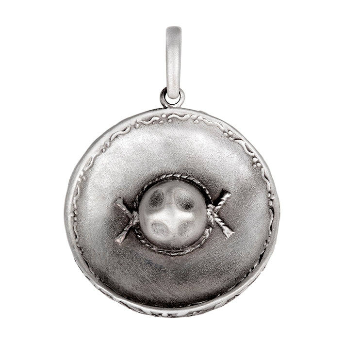 Dije en plata 925 de sombrero de charro, inspirado en la cultura mariachi de México, diseño de autor en plata Eva Carrillo Joyas. 