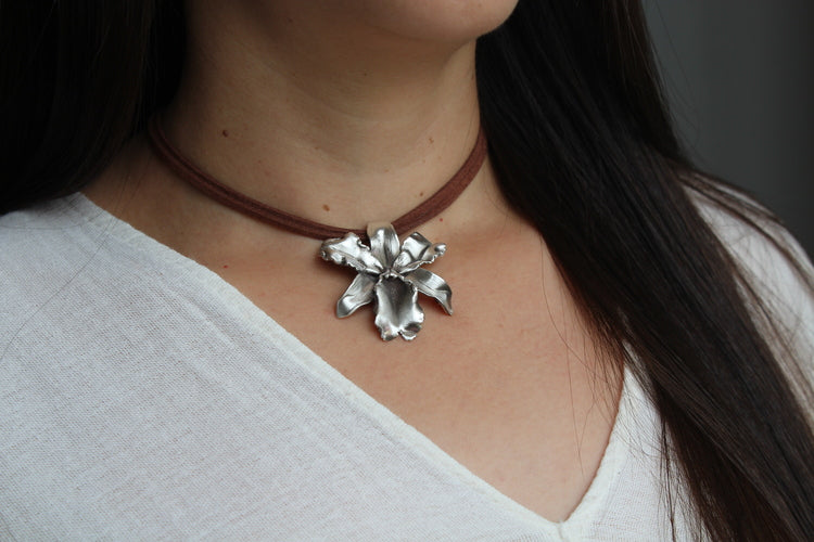 Dije Orquídea Negra Grande