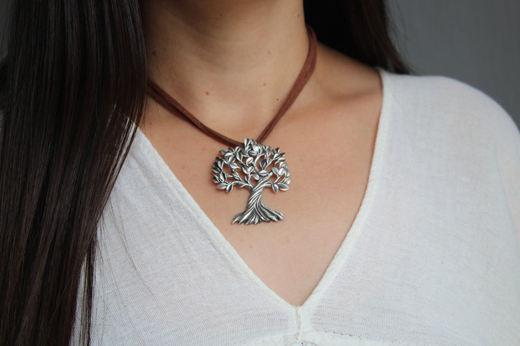 Dije Árbol Grande