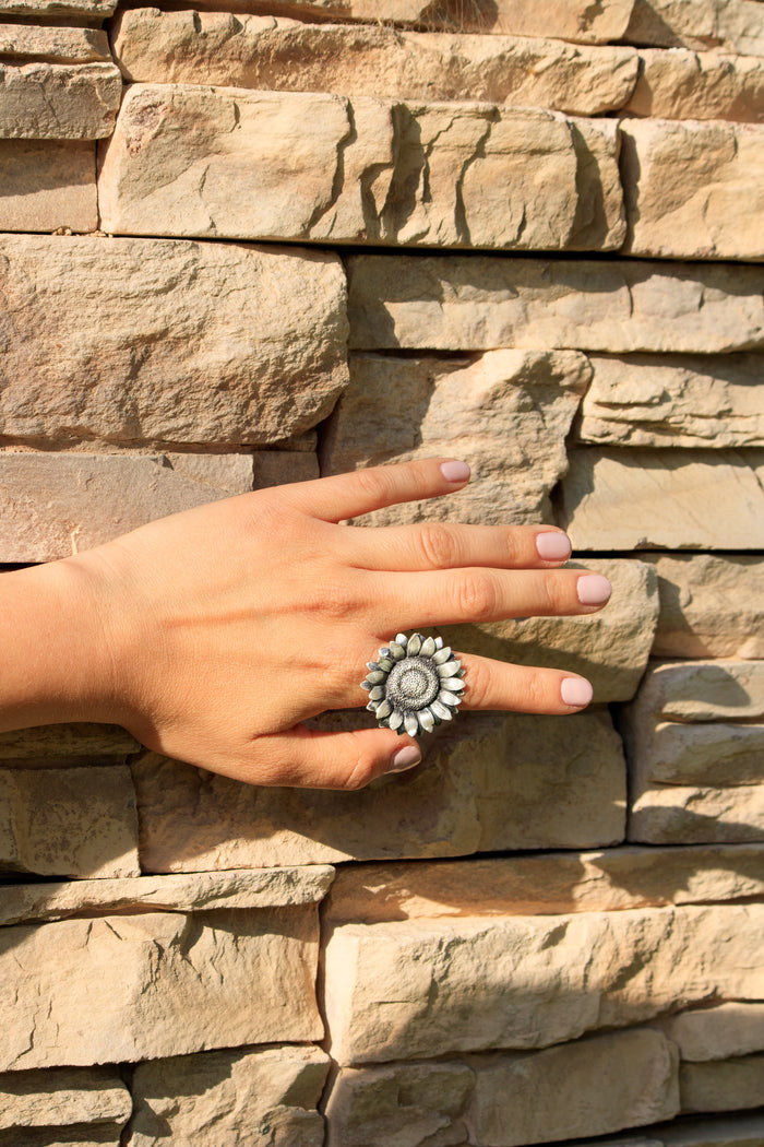 Anillo de compromiso online en forma de girasol