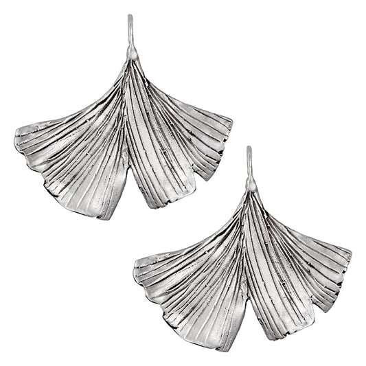 Aretes de diseño de autor en Plata 925 Ginkgo Biloba, ideal para cualquier ocasión por su estilo atemporal. Joyería mexicana 100% hecho a mano.
